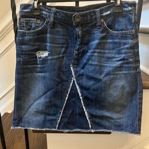 Banana Republic distressed jean skirt size 27